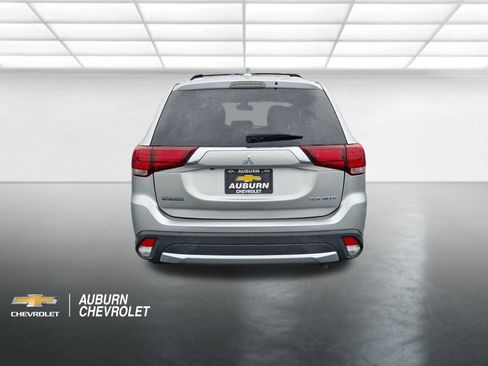 Used 2018 Mitsubishi Outlander ES AWD/4WD image 4