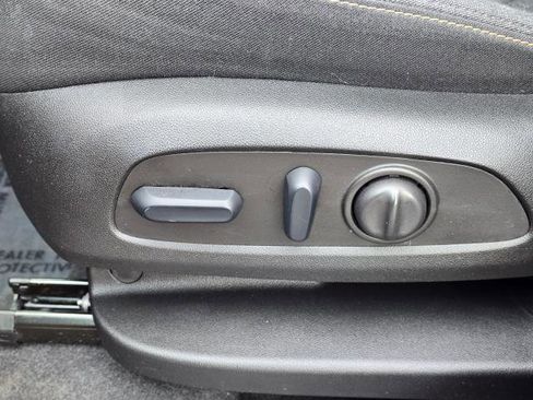 Used 2023 Chevrolet Equinox LT image 12