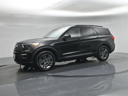 Used 2023 Ford Explorer XLT w/ Equipment Group 202A RWD image 31