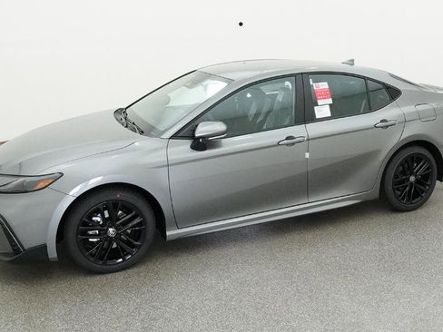New 2026 Toyota Camry SE FWD image 5