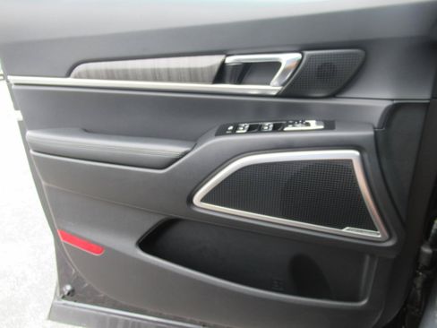 Used 2024 Kia Telluride EX w/ EX Captain's Chair Package FWD image 22