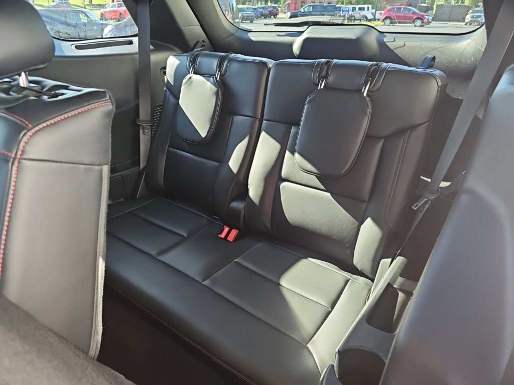 Used 2025 Ford Explorer ST-Line w/ ST-Line Street Pack AWD/4WD image 14