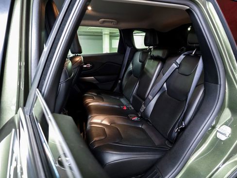 Used 2021 Jeep Cherokee Latitude Plus image 15