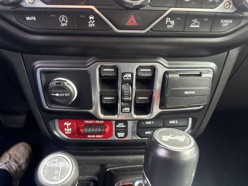 Used 2021 Jeep Wrangler Unlimited Rubicon w/ Xtreme Recon 35" Tire Package image 25