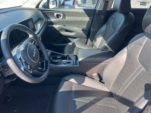 Certified 2025 Kia Sorento S image 4