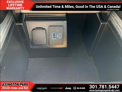 Used 2023 Ford Explorer XLT AWD/4WD image 15