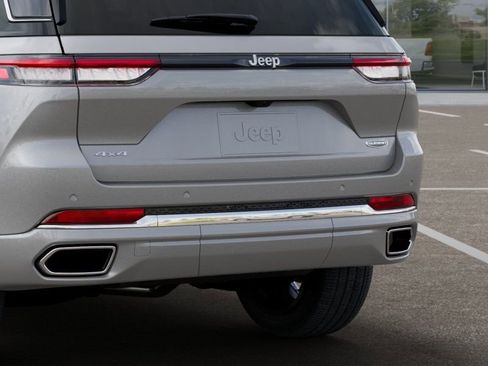 New 2025 Jeep Grand Cherokee Summit image 13