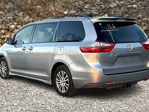 Used 2018 Toyota Sienna XLE w/ XLE Navigation Package image 12