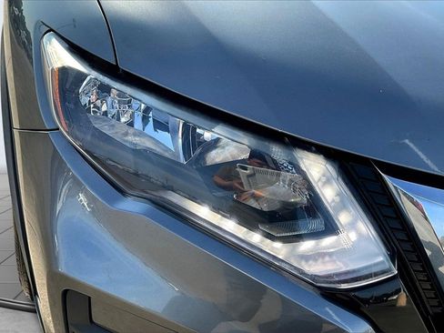 Used 2019 Nissan Rogue SV image 29