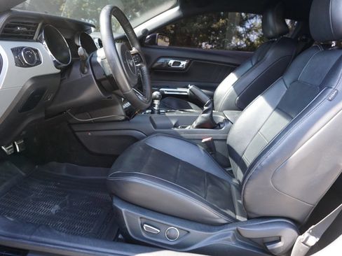 Used 2017 Ford Mustang GT Premium w/ Black Accent Package RWD image 16