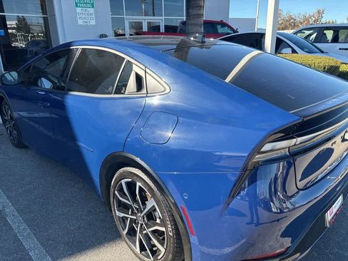 Used 2025 Toyota Prius Plug-In Hybrid image 5