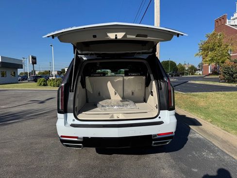 New 2026 Cadillac Escalade ESV Platinum Luxury w/ LPO, Radiant Package AWD/4WD image 31
