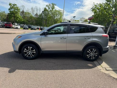 Used 2016 Toyota RAV4 LE AWD/4WD image 4