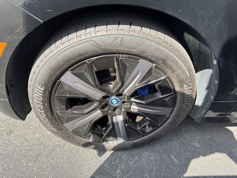Used 2024 BMW iX xDrive50 w/ Premium Package AWD/4WD image 13