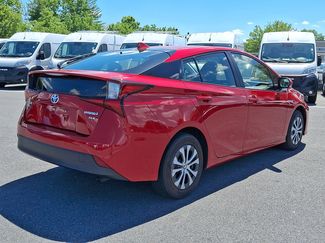 Used 2019 Toyota Prius XLE AWD/4WD video 5
