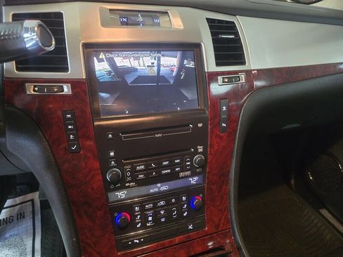 Used 2009 Cadillac Escalade EXT image 21