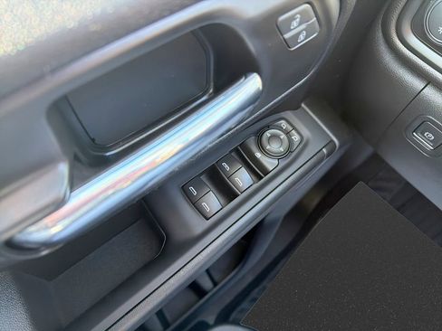 Used 2022 Chevrolet Silverado 1500 Custom image 17