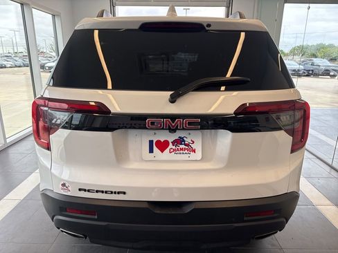 Used 2023 GMC Acadia SLT w/ Elevation Edition FWD image 4
