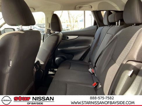 Used 2022 Nissan Rogue Sport S image 11