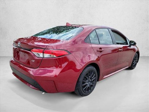 Used 2022 Toyota Corolla LE FWD image 5