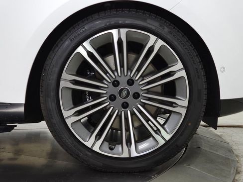 Used 2025 Land Rover Range Rover Long Wheelbase SE AWD/4WD image 11