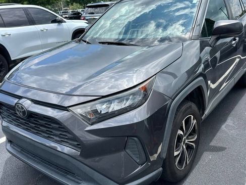 Used 2019 Toyota RAV4 LE FWD image 1