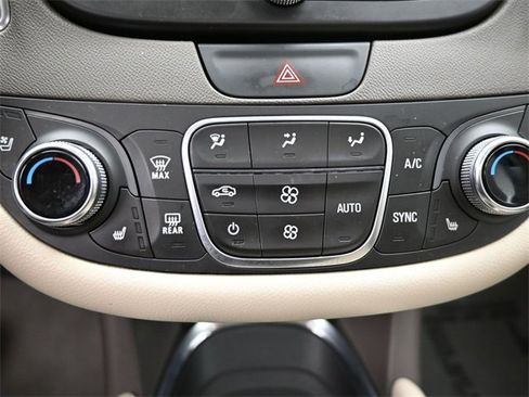 Used 2022 Chevrolet Malibu Premier image 14