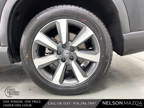 Used 2024 Honda Pilot Touring image 12