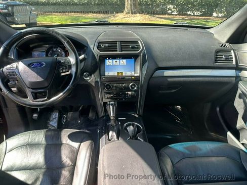 Used 2018 Ford Explorer XLT image 22