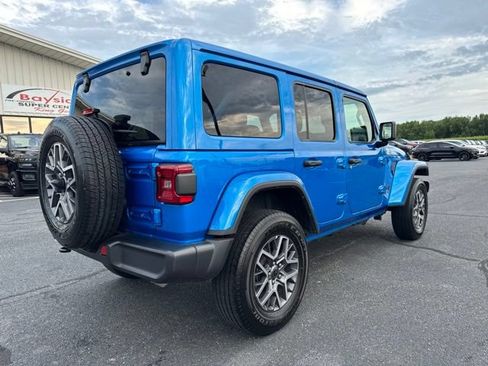 Used 2025 Jeep Wrangler Unlimited Sahara AWD/4WD image 8