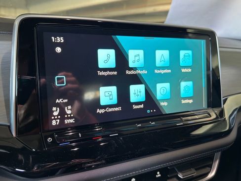 New 2026 Volkswagen Atlas Cross Sport SE FWD image 18