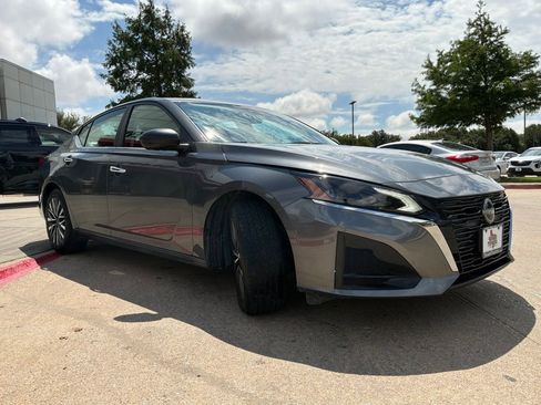 Used 2025 Nissan Altima 2.5 SV FWD image 4