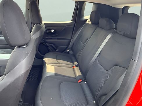 Used 2018 Jeep Renegade Altitude AWD/4WD image 31
