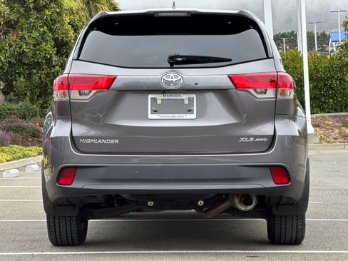 Used 2019 Toyota Highlander XLE AWD/4WD image 9