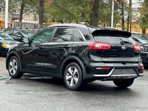Used 2018 Kia Niro EX Premium image 4