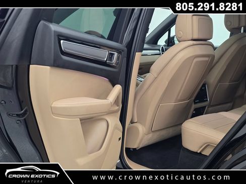 Used 2022 Porsche Cayenne Platinum Edition AWD/4WD image 23