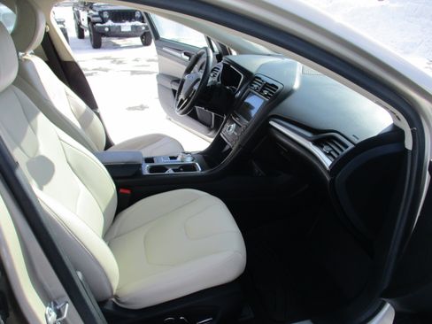 Used 2018 Ford Fusion Titanium image 14