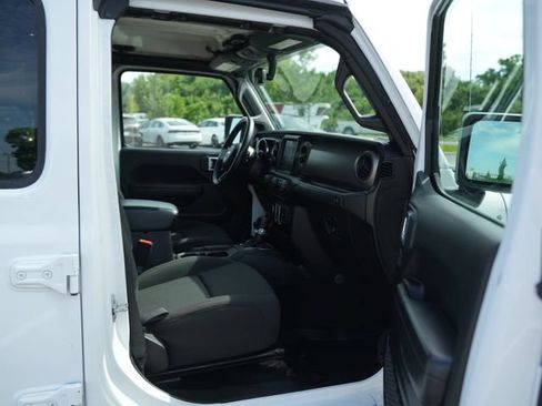 Used 2021 Jeep Gladiator Sport AWD/4WD image 17