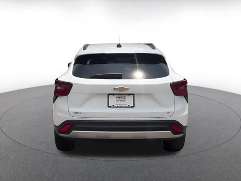 Used 2025 Chevrolet Trax LT FWD image 10
