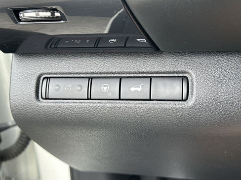 Used 2022 Nissan Pathfinder SV w/ SV Premium Package image 28