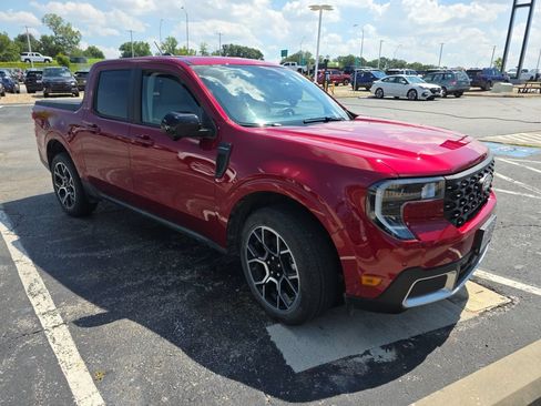 Used 2025 Ford Maverick Lariat AWD/4WD image 2