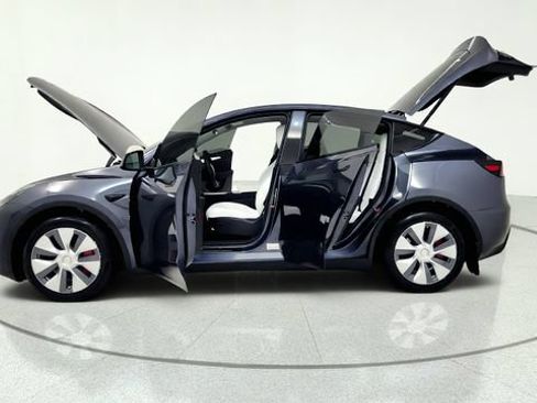 Used 2023 Tesla Model Y Long Range AWD/4WD image 15