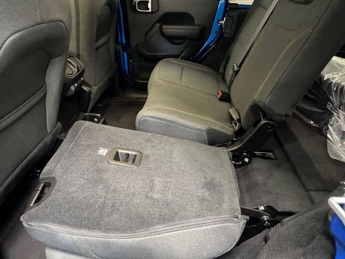 Used 2025 Jeep Wrangler Sport S AWD/4WD image 19