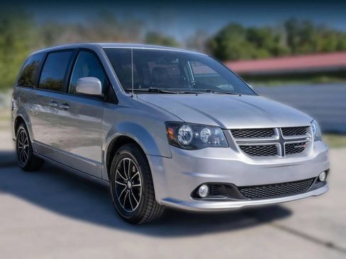 Used 2019 Dodge Grand Caravan GT image 3