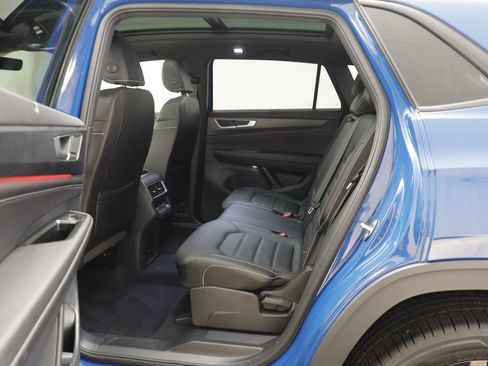 Used 2025 Volkswagen Atlas Cross Sport SEL R-Line image 13