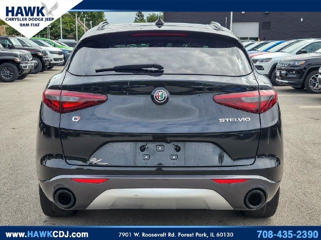 Used 2023 Alfa Romeo Stelvio Ti AWD/4WD image 5
