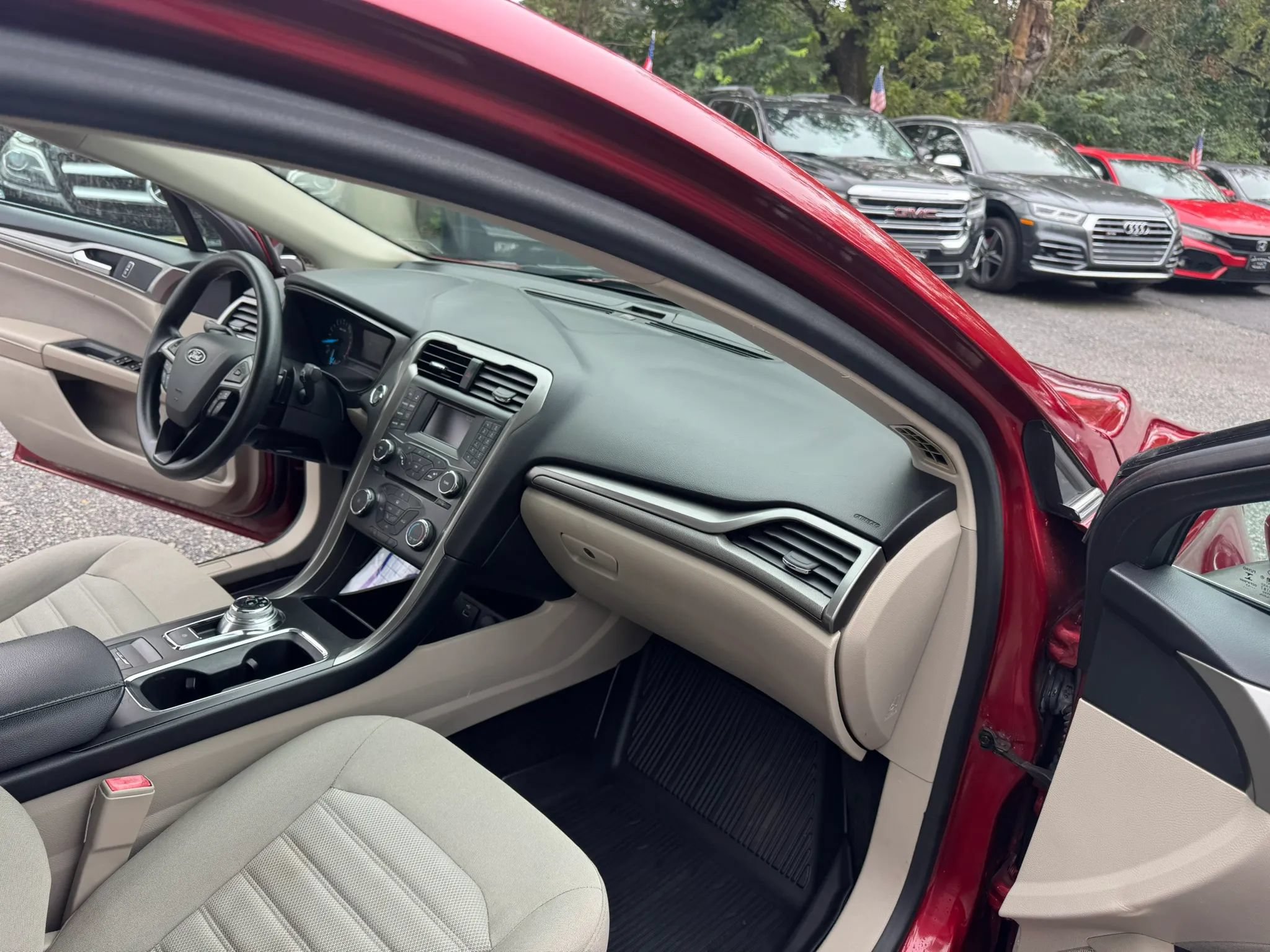 Used 2018 Ford Fusion SE FWD image 18