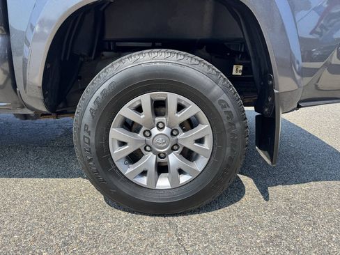 Used 2018 Toyota Tacoma SR5 AWD/4WD image 6