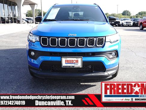 Used 2025 Jeep Compass Latitude AWD/4WD image 8