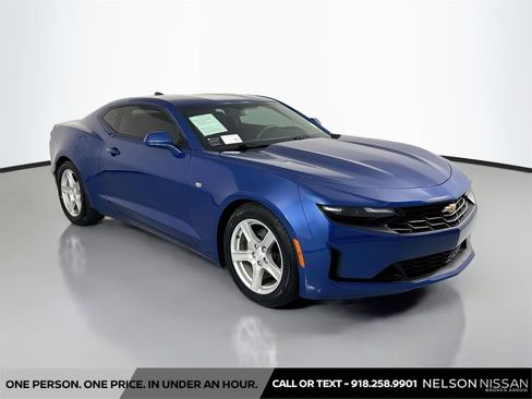 Used 2019 Chevrolet Camaro LT RWD image 3